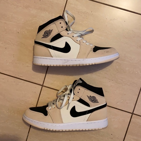 Nike Air Jordan’s Barely Orange MID Size 7 - Picture 1 of 5